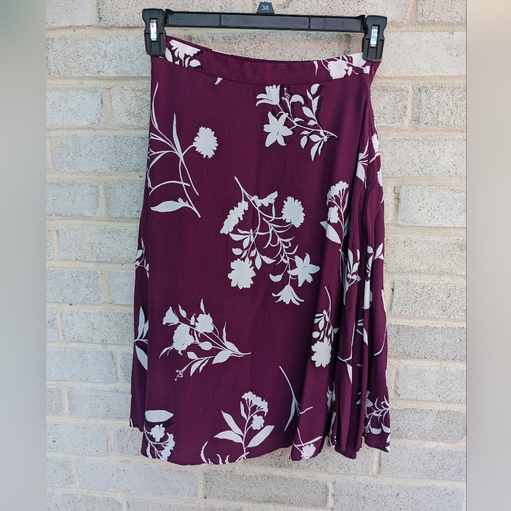 Ann Taylor magenta knee length floral skirt 0